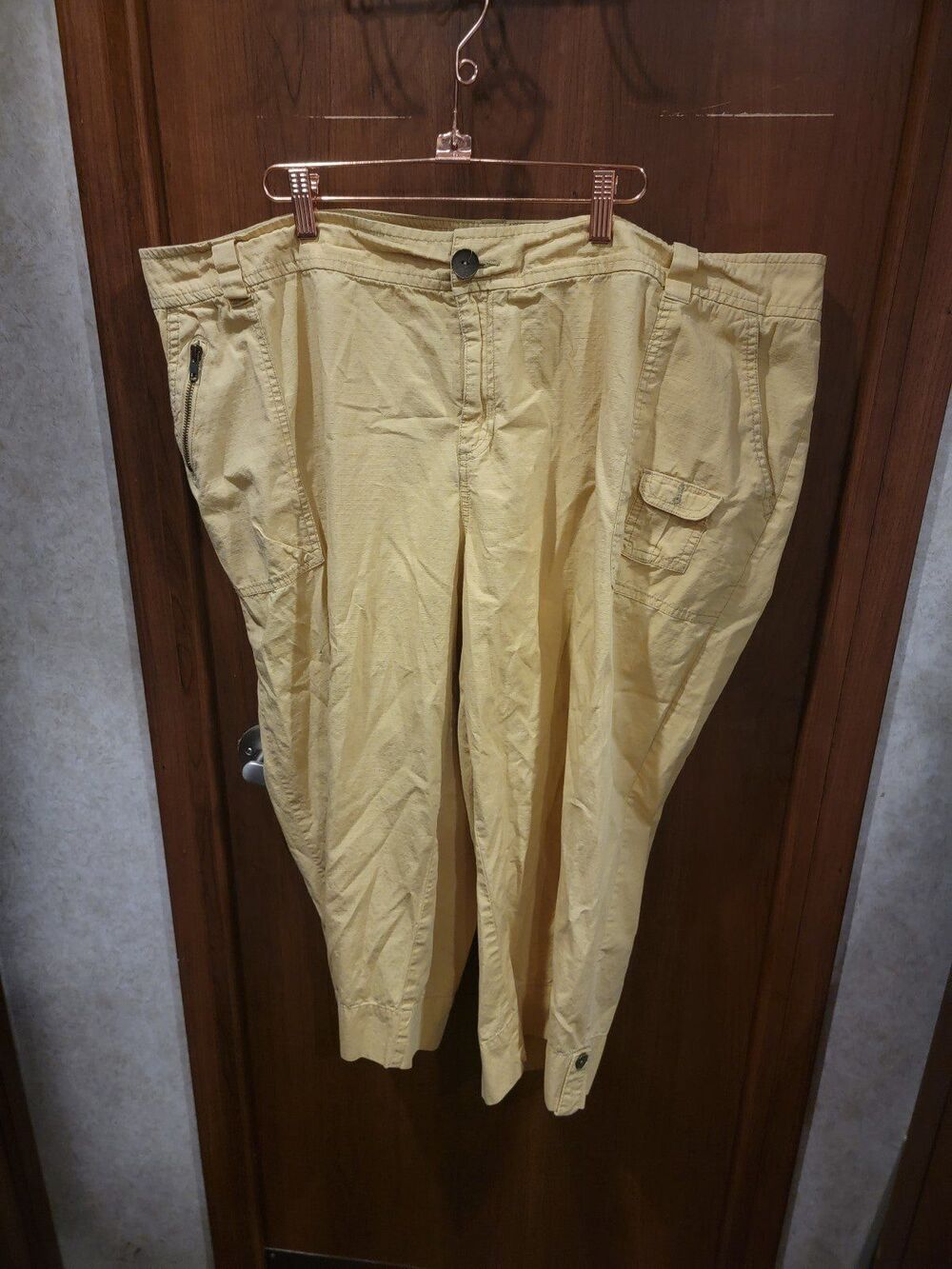 Avenue Capri Pants Mustard Color Sz 24 F-11